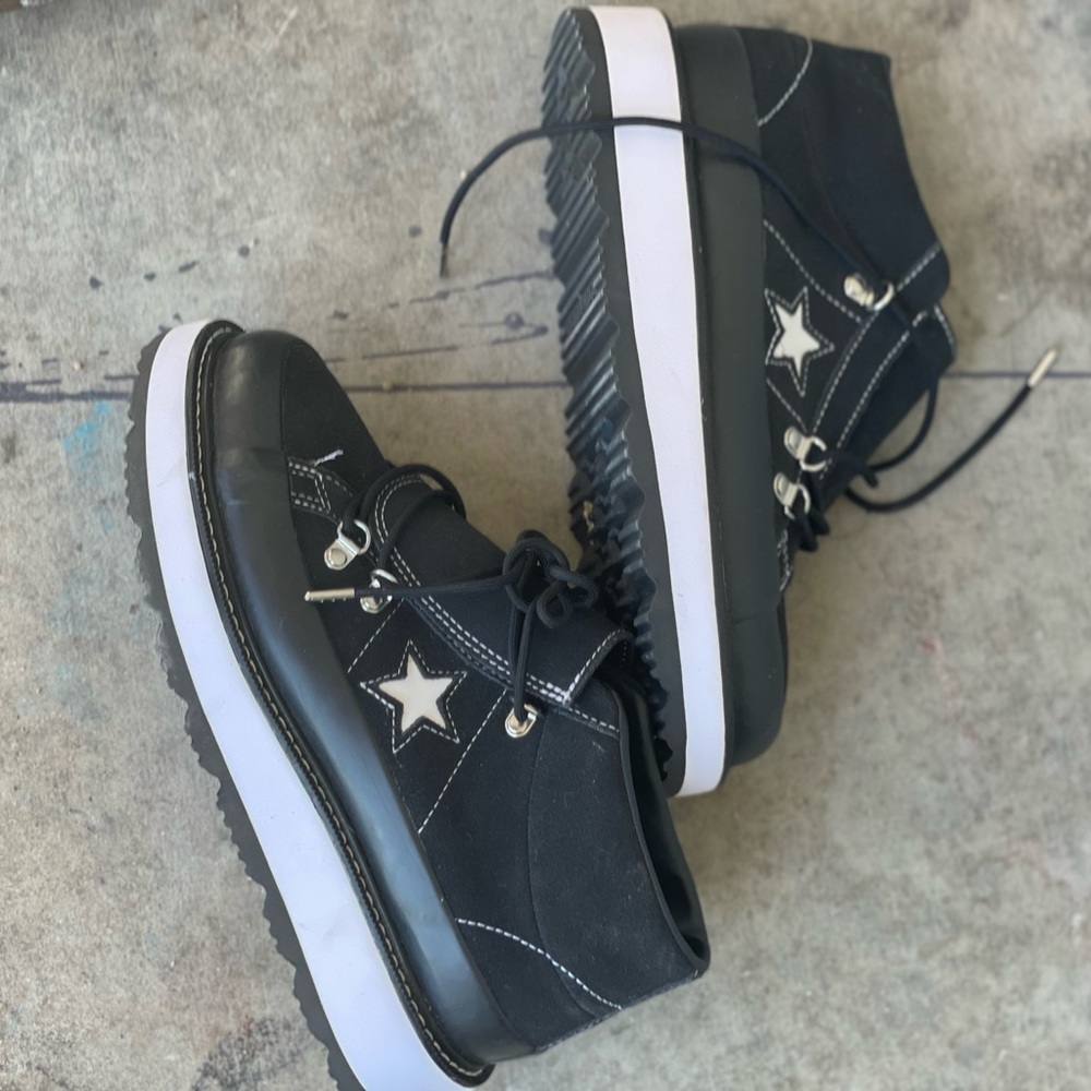 Awesome nwot shoes!!